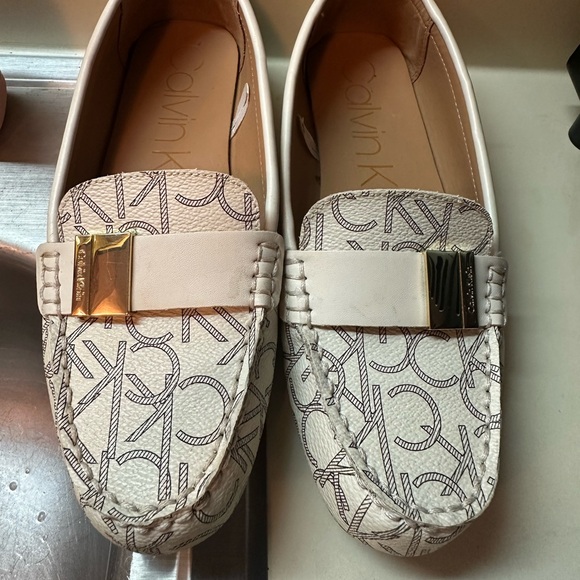 Calvin Klein - Picture 3 of 6